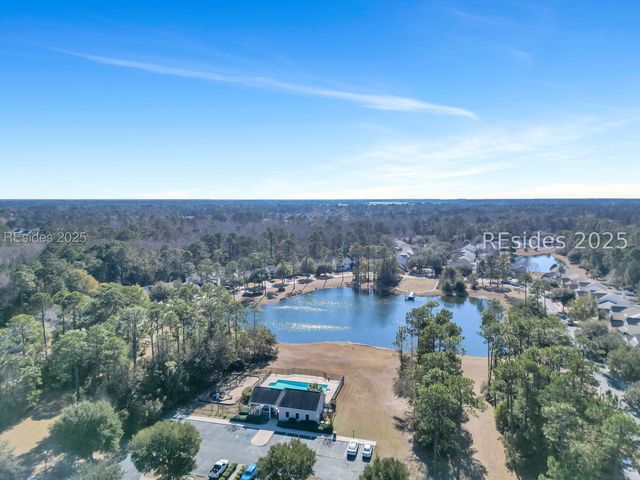 7 Lakeside Dr, Bluffton, SC 29910
