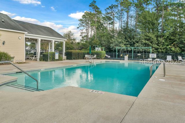 7 Lakeside Dr, Bluffton, SC 29910