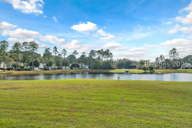 7 Lakeside Dr, Bluffton, SC 29910