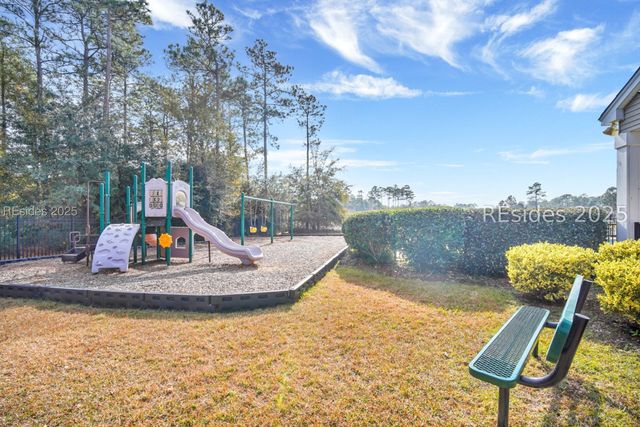 7 Lakeside Dr, Bluffton, SC 29910