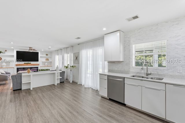 7 Lakeside Dr, Bluffton, SC 29910