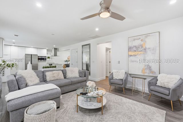 7 Lakeside Dr, Bluffton, SC 29910