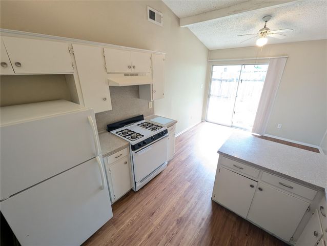 6908 Circle S RD D, Austin, TX 78745