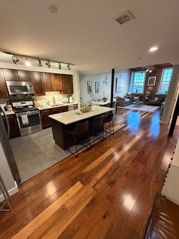 130 John St 245, Lowell, MA 01852