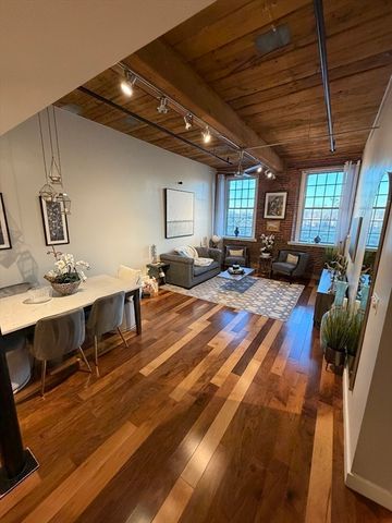 130 John St 245, Lowell, MA 01852