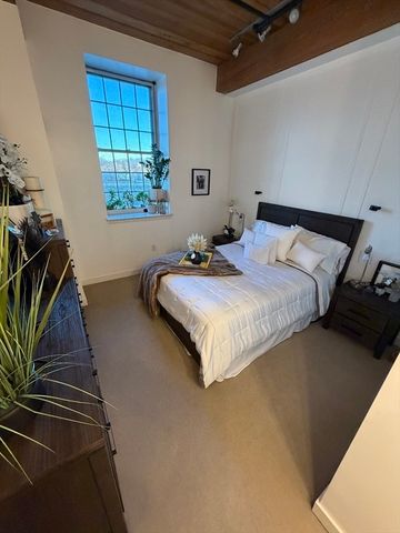 130 John St 245, Lowell, MA 01852