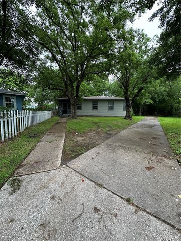 700 11th Street N, Texas City, TX 77590