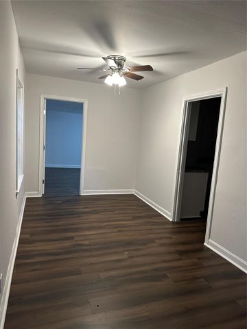700 11th Street N, Texas City, TX 77590