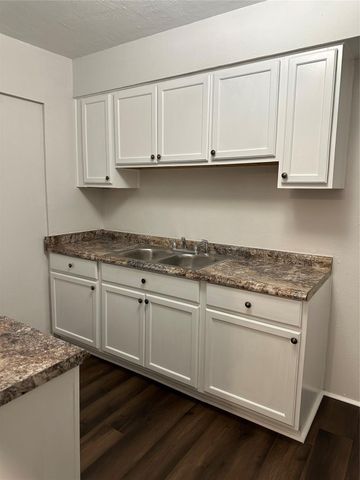 700 11th Street N, Texas City, TX 77590