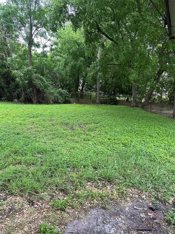 700 11th Street N, Texas City, TX 77590