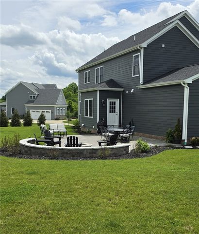 216 Hickory Ln, Adams Twp, PA 16046