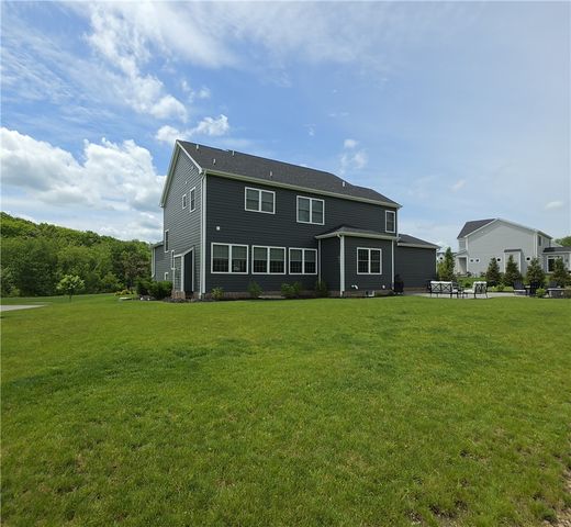 216 Hickory Ln, Adams Twp, PA 16046