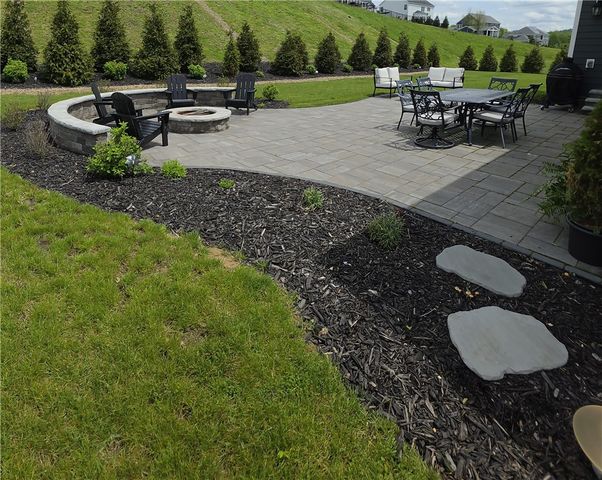 216 Hickory Ln, Adams Twp, PA 16046