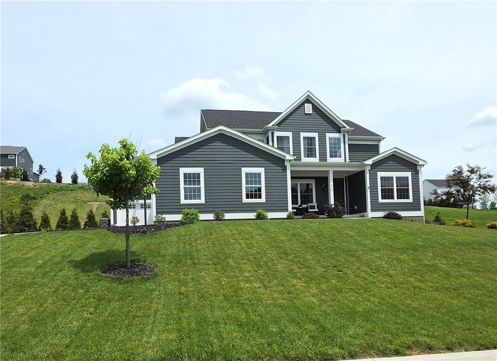 216 Hickory Ln, Adams Twp, PA 16046