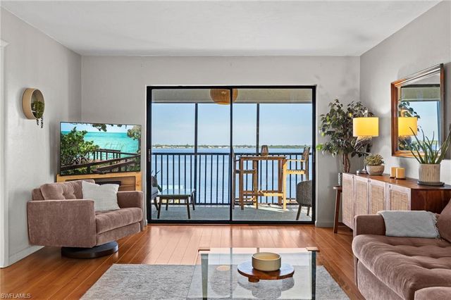 2711 First ST 304, Fort Myers, FL 33916