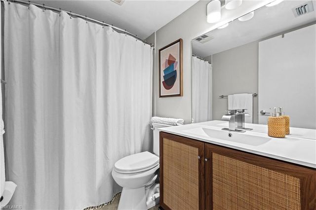 2711 First ST 304, Fort Myers, FL 33916