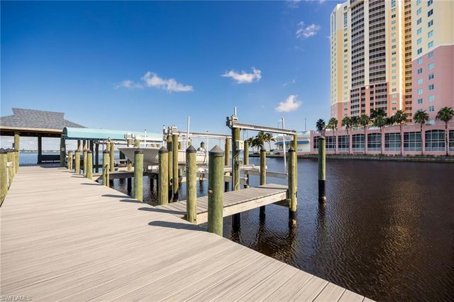 2711 First ST 304, Fort Myers, FL 33916