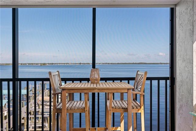 2711 First ST 304, Fort Myers, FL 33916