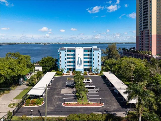 2711 First ST 304, Fort Myers, FL 33916