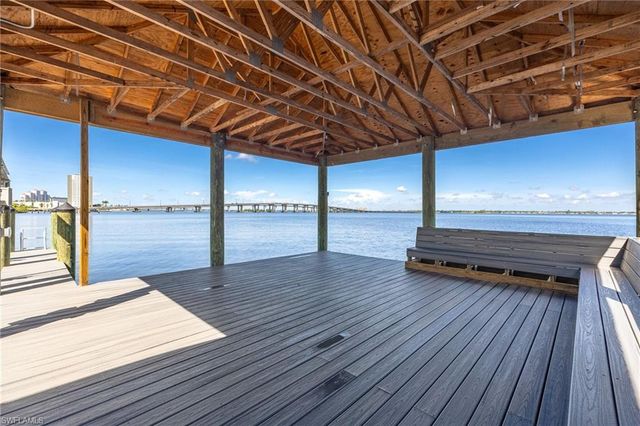 2711 First ST 304, Fort Myers, FL 33916