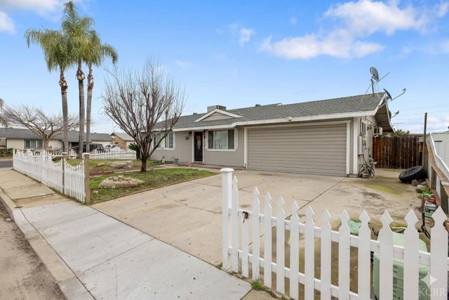 1092 Sherman Court, Lindsay, CA 93247