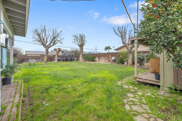 1092 Sherman Court, Lindsay, CA 93247