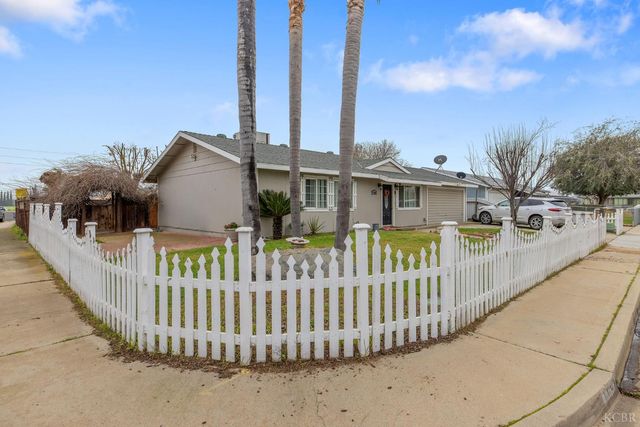 1092 Sherman Court, Lindsay, CA 93247