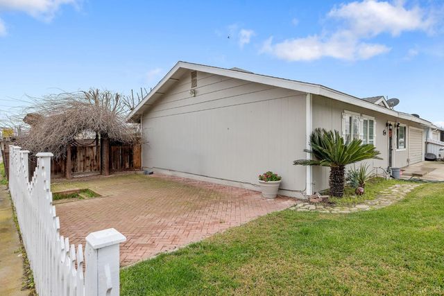 1092 Sherman Court, Lindsay, CA 93247