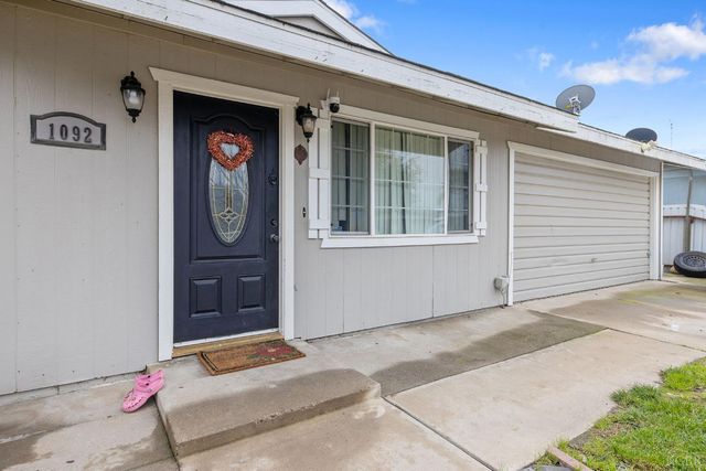 1092 Sherman Court, Lindsay, CA 93247