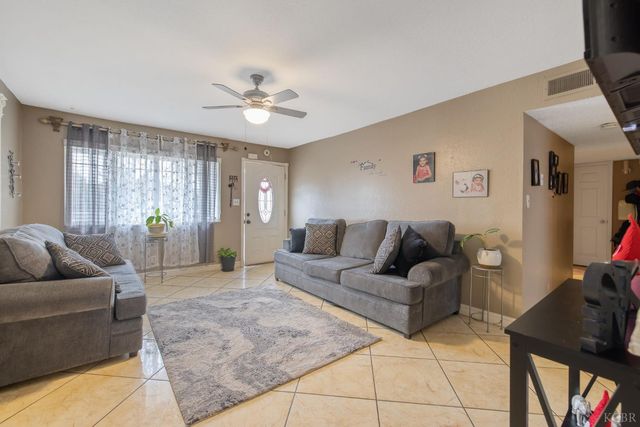 1092 Sherman Court, Lindsay, CA 93247