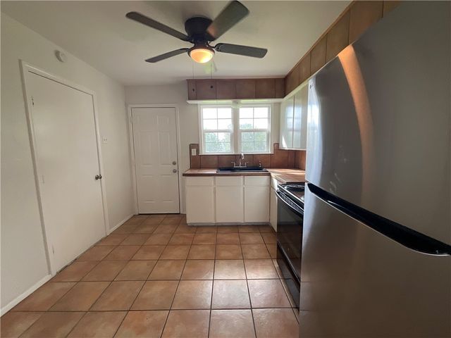 4940 Mokry Dr, Corpus Christi, TX 78415