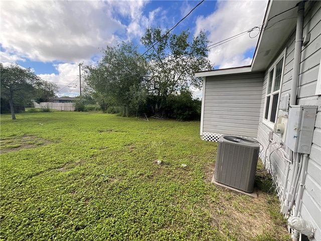 4940 Mokry Dr, Corpus Christi, TX 78415