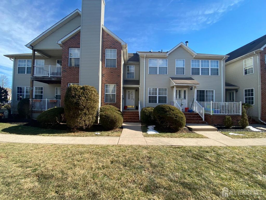 333 Bowler Court, Piscataway, NJ 08854
