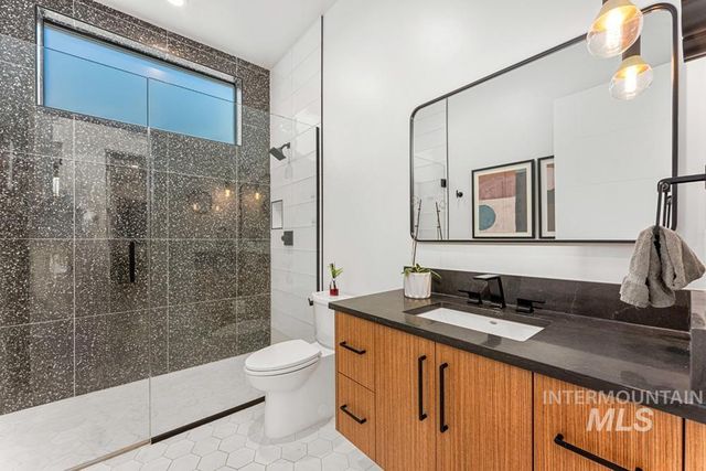 2142 E Granite Cove Ln, Eagle, ID 83616