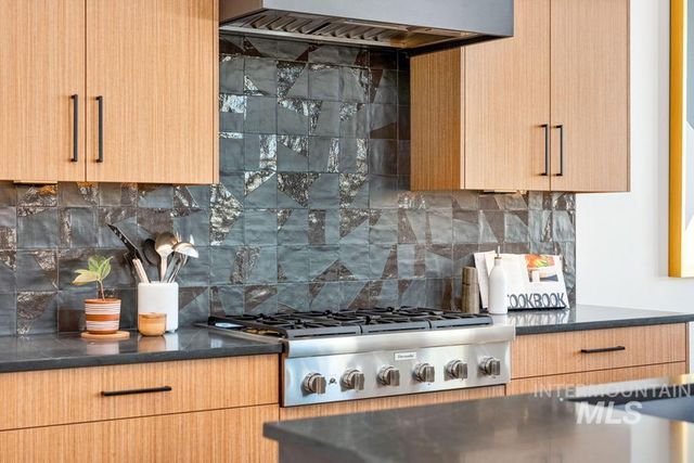 2142 E Granite Cove Ln, Eagle, ID 83616