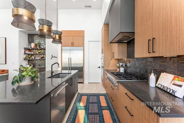 2142 E Granite Cove Ln, Eagle, ID 83616