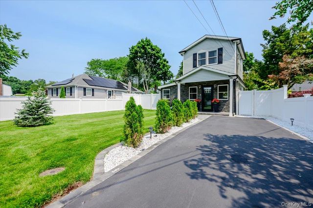 35 Rose Street, Hauppauge, NY 11788