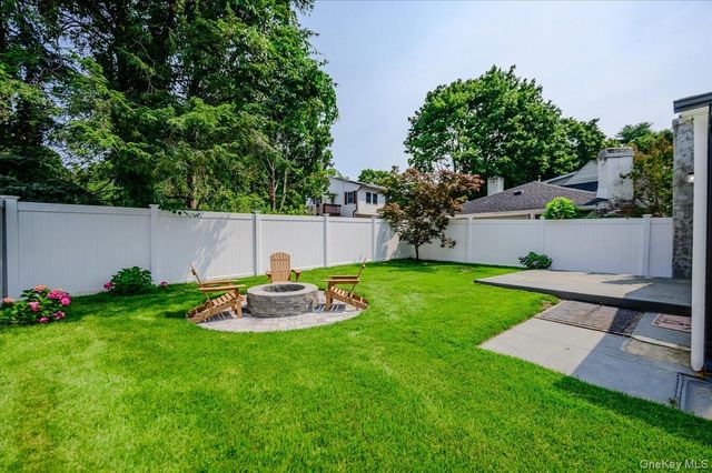 35 Rose Street, Hauppauge, NY 11788