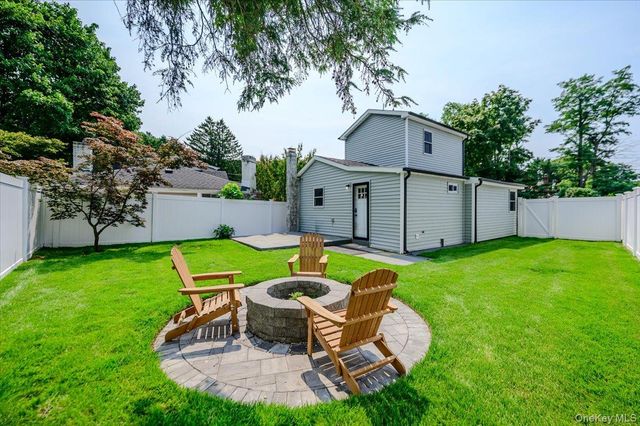 35 Rose Street, Hauppauge, NY 11788