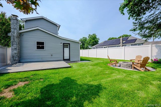 35 Rose Street, Hauppauge, NY 11788