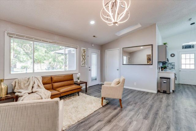 2902 W Maxwell, Wichita, KS 67217