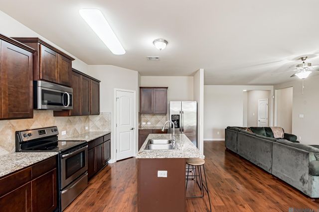 10734 Dodger Dr, Denham Springs, LA 70726