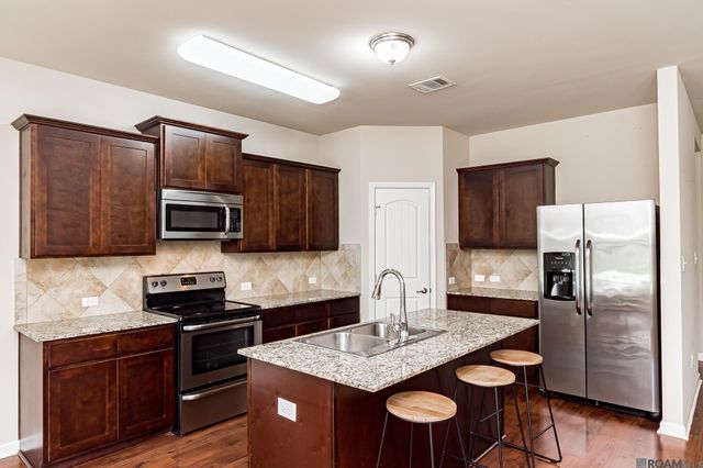 10734 Dodger Dr, Denham Springs, LA 70726