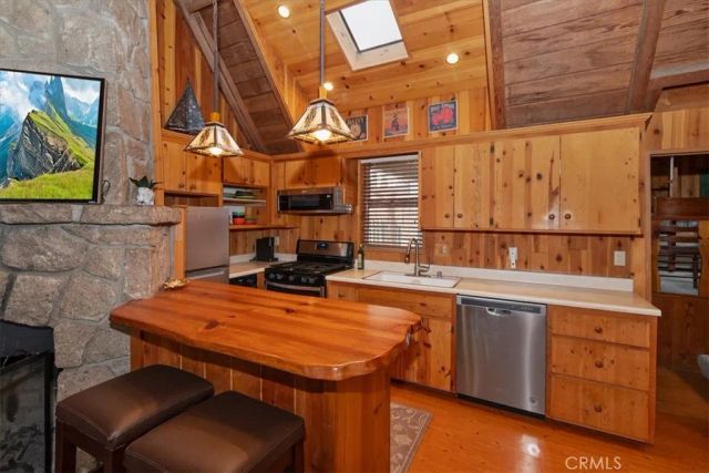 295 Sunset, Lake Arrowhead, CA 92352