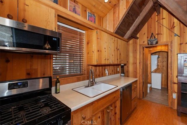 295 Sunset, Lake Arrowhead, CA 92352