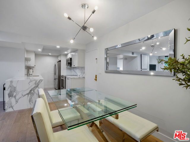 1134 Alta Loma Road 203, West Hollywood, CA 90069