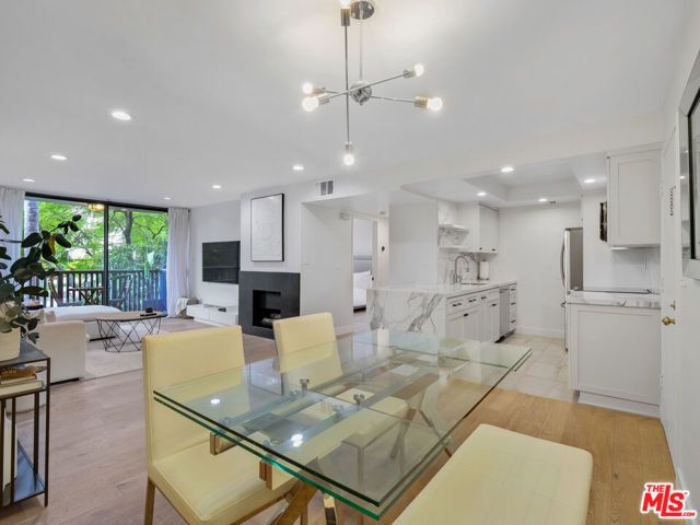 1134 Alta Loma Road 203, West Hollywood, CA 90069