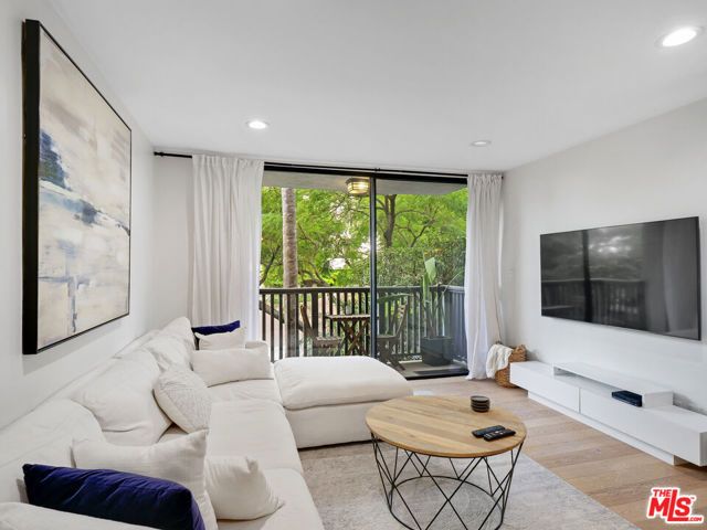 1134 Alta Loma Road 203, West Hollywood, CA 90069
