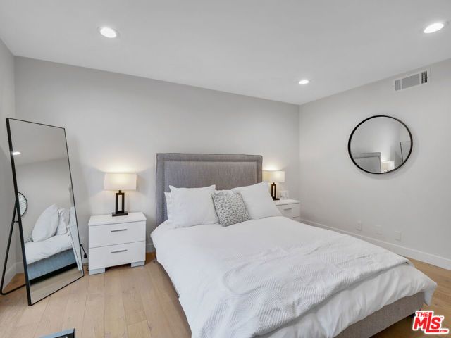 1134 Alta Loma Road 203, West Hollywood, CA 90069