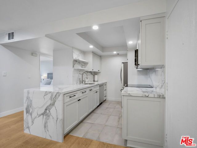 1134 Alta Loma Road 203, West Hollywood, CA 90069